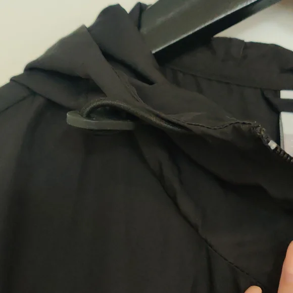 Nike lightweight, black packable running top with hood XL - Picture 7 of 11